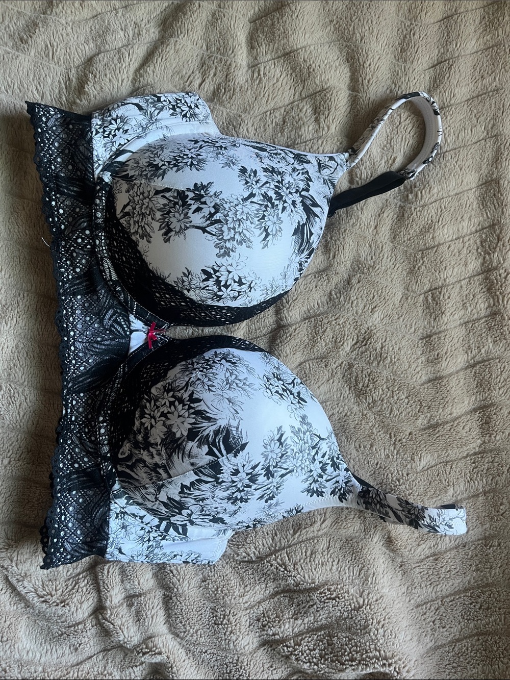 Cacique Black and White Floral Lace Bra